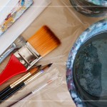 各式多樣性的畫筆，方能完成一項專屬的作品，創(chuàng)作的同時，也是記錄生活的方式。