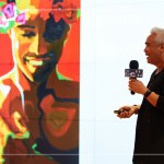 藝術家以自身作品、國家風景、人文藝術等照片，視覺搶眼又震撼，新業(yè)家族們紛紛拿起手機記錄這美好的片刻。