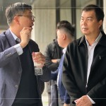 新業(yè)建設(shè) 蕭智夫 建築師(左一)與同業(yè)先進(jìn)們分享設(shè)計(jì)想法，以機(jī)能為先，優(yōu)雅為心，以現(xiàn)代建築為語彙，著重建築線條與虛實(shí)進(jìn)退間的比例。