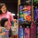 原先在腦中的五元老(樂樂、憂憂、怒怒、厭厭、驚驚)，被新來的情緒朋友關(guān)起來了！會(huì)有什麼樣的冒險(xiǎn)等著他們呢？