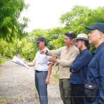 試著從不同方向觀察樹的姿態(tài)，擇樹考量的各層面，任何角度希望達到美的平衡。