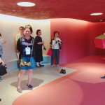 「會(huì)呼吸」的無(wú)毒遊戲空間，從地面至天花板的健康綠建材選用，採(cǎi)用珪藻土、亞麻仁油作為塗料，天然、無(wú)毒又抗菌，為家長(zhǎng)與寶貝們的健康進(jìn)一步把關(guān)。