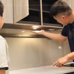 廚櫃下的加裝式崁燈，創(chuàng)造貼心的照明效果，為廚具空間增添另一份溫暖，也讓使用上更安心。