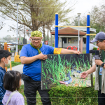 一張張筏子溪生態(tài)實(shí)景圖，透過(guò)荒野保護(hù)協(xié)會(huì)生動(dòng)的解說(shuō)，讓家長(zhǎng)和小朋友對(duì)生物有更進(jìn)一步的認(rèn)識(shí)，也見(jiàn)識(shí)到生態(tài)系統(tǒng)中的食物鏈。