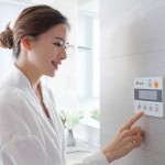 喜歡在晨起時(shí)藉由泡澡喚醒交感神經(jīng)，抑或是將花灑打開將一整天的疲憊隨著水花沖散？將暖風(fēng)機(jī)調(diào)到自己偏好的溫度，緩和冷與暖的交界，帶來(lái)舒適又舒心的沐浴時(shí)光。