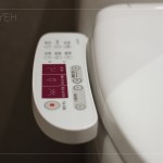 配有智慧馬桶，在寒冷的天氣有座溫調(diào)節(jié)舒適，守護家人嬌嫩的肌膚。