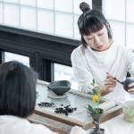 透過經(jīng)驗豐富的茶師，探索每款茶的風(fēng)味口感，貼近飲茶者的心，相互暢所欲言，以茶相會。