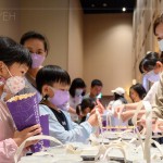 提供一人一份飲料及爆米花，讓大朋友小朋友皆能盡情享受沉浸其中。