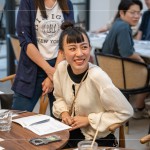 周末優(yōu)閒午後，與新業(yè)家族住戶共同學(xué)習(xí)，跟著講師的故事線穿梭，彷彿閱讀一本充滿驚喜的尋油記。