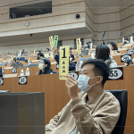 仔細(xì)聆聽法條的細(xì)修並謹(jǐn)慎投票，是對(duì)未來(lái)社區(qū)的期望。