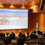 飛躍非洲草原，廣闊無垠的大地，孕育著無數(shù)生命的躍動(dòng)，擁抱古老厚實(shí)的文化，感受與土地的脈動(dòng)。