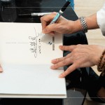 新業(yè)手札筆記本，搭配講師親筆簽名，作為當(dāng)天互動禮，贈與一份特別的祝福。