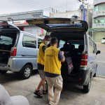 將飯包裝至袋中，再交由志工驅(qū)車前往大臺(tái)中地區(qū)每一個(gè)需要溫暖的角落。