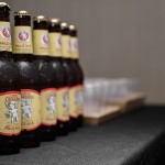 淺嚐精釀啤酒綿延的韻味，交織著微微的酒香，沉浸在輕鬆愜意的氛圍中，讓人不自覺地勾起嘴角。