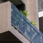 柔和溫潤(rùn)的大地色系，不與環(huán)境爭(zhēng)艷，讓躍然於建築立面的大樹與植栽，成為最自然的表情。