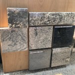 從中庭、車庫到樓梯，其中還有主牆側(cè)牆之分，每一面角落須兼顧美觀與實用度。例如「雪白蒙卡」屬於花崗巖的一種，沖仿的流線更明顯，給人氣派尊榮的享受。