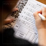 觀察醬油的色澤亮度、聞香帶來的嗅覺衝擊，搭配上探索風(fēng)味的品評表，透過品味盲測方式，描述各式醬廠的獨特風(fēng)味。