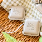 致上專屬客製化皮尺，精美、俐落的外型設(shè)計，將日常生活中不可或缺的生活小物再升級!