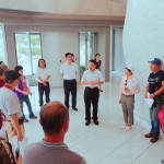 新業(yè)建設(shè)邱副總向公會(huì)的夥伴們介紹【觀峰】迎賓大廳的結(jié)構(gòu)與設(shè)計(jì)等概念，彼此分享所見(jiàn)所學(xué)與心得。