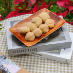 伴手禮致上臺中第五市場隱藏美食，『麻糬之家』的手工芝麻、花生麻糬，口感紮實、香氣濃郁，充滿傳統(tǒng)單純的古早味，將那份質(zhì)樸的美好帶給新業(yè)的家族好友。