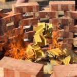 新業(yè)團隊抱著虔誠、喜悅的心，期許內心的想望與希冀被聽見，祈願工程平安順利。