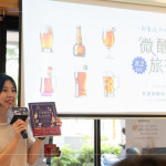 特別致贈《文豪們的私房酒單》作為心得分享的小禮，書中以幽默風趣的插畫，透過各式酒類，描繪文豪們與酒的故事，輕鬆引導讀者閱讀。(禁止酒駕，未滿十八歲禁止飲酒)