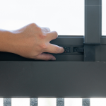 每扇窗戶，兒童安全開關(guān)是新業(yè)的標配，確保家中小孩的安全與無慮。