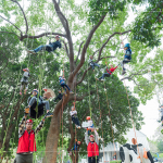令人興奮、緊張、雀躍地攀樹體驗課，藉由相機記錄下這難忘的一瞬。
