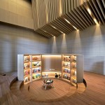 兒童遊戲室挑高六米，孩子翻閱扉頁(yè)之時(shí)、與父母的對(duì)話之中，在建築大方格局的襯托下，逐漸養(yǎng)成大器、浩然的氣度。－【新業(yè)宜家】。