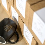 獻(xiàn)上新業(yè)家族的霧面質(zhì)感馬克杯，象徵一份美好與精緻－無論是早晨或午後，用杯中的香氣，一點(diǎn)一滴完整了理想的生活。