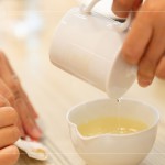 清香型高山烏龍茶，來自南投杉林溪，淡淡茉莉花香味，色澤清雅純淨(jìng)，口感甘醇圓滑，且有後韻。