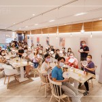 恣意揮灑藍(lán)彩，度過了一場知性美的周六時(shí)光，待火窯燒結(jié)後，這只青瓷，將化為獨(dú)一無二的手感工藝。