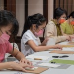 2022新業(yè)有藝市－手工書DIY於研習(xí)講堂，以工作坊形式展開，手指觸摸紙張、體會翻閱書頁的親密感。