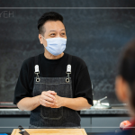 邀請廚藝職人 ＃吳志杰 老師，身懷30年以上的廚藝經(jīng)驗，不藏私的傳授給新業(yè)同仁們，一起品嚐仲夏時節(jié)的北部粽。