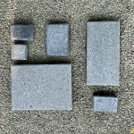 「會(huì)喝水的人行道」－新業(yè)利用環(huán)保材質(zhì)的透水磚特性，許多的細(xì)小孔洞讓多餘的雨水可滲入土地，以達(dá)到水循環(huán)的作用。