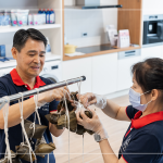 新業(yè)建設(shè) 邱正光 副總經(jīng)理賢伉儷，也加入這次公益包粽行列，身體力行，益起響應，共創(chuàng)美好良善的循環(huán)。