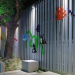 隱身於都市夜晚的山林意象，臺(tái)灣黑熊與梅花鹿悄悄探出頭來(lái)，準(zhǔn)備翱翔於自由自在的童趣幻想之中。