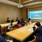 學(xué)生們齊聚宜家，建築師林宜峰介紹建築的美學(xué)、架構(gòu)設(shè)計(jì)，以及如何在符合建築原則的條件下，讓各元素一一呈現(xiàn)。