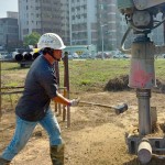 職人團(tuán)隊(duì)陸續(xù)在基地上各區(qū)域，進(jìn)行不同深度的樣本抽取。(拍攝日期:2020/12/29)