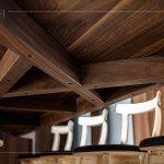 臺灣職人匠心的堅持，使用傳統(tǒng)榫接作為主結(jié)構(gòu)，以全實木、雙榫榫接桌腳及支撐橫桿連接處，結(jié)構(gòu)單純且雙倍紮實。