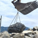 『臺東南田石』被譽為世界五大名石之一，由於質(zhì)地適中、圖案多變，加上天然的白色條紋分布於黑灰色石體，是特有的石頭種類。