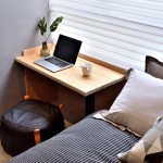 一只透明玻璃瓶內(nèi)插上兩株蔓綠絨Philodendron，掀起筆電，自家就能讓「繆思女神」輕易現(xiàn)出芳蹤。