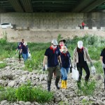 全長21.25公里的筏子溪，光是其中一小段河域，新業(yè)夥伴們就撿拾了四百多件垃圾，不禁令人感嘆「丟垃圾之舉動容易，撿垃圾之行卻花費更多心力」。