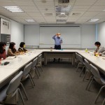 在定期舉辦的新進人員教育訓練中，新業(yè)建設創(chuàng)辦人-穆椿松，親自傳授自身經驗與業(yè)界所見，幫助新進人員建立全方位的職場價值觀。