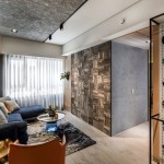 將收藏已久的童玩、公仔或滑板展示在牆面，小心呵護(hù)、擦拭的同時，與孩子充滿童趣的對話就此展開。