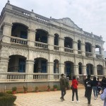 古今中外的文化在金門(mén)各自串聯(lián)，彷彿模糊彊界匯聚為獨(dú)特地景。陳景蘭洋樓，氣派建築如遊三零年代的璀璨上海！