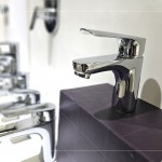 各式各樣的典雅款式，晶瑩剔透的質(zhì)感，映照出光影的自然流線，實用兼具質(zhì)感是新業(yè)始終的堅持。