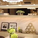 居家擺飾方面，講究精緻的生活態(tài)度，運(yùn)用植栽、工藝品等裝飾，打破一成不變的生活也代言你獨(dú)特的個(gè)性、嗜好與格調(diào)。