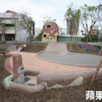一樓戶外由日籍大師設(shè)計，遊樂場結(jié)合藝術(shù)及在地特色。
