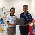 新業(yè)建設(shè)卓勝隆董事長致贈(zèng)禮品感謝林世堂博士的講座分享